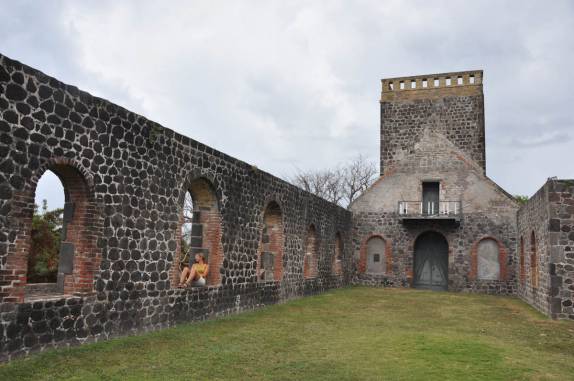 Antiga igreja holandesa que perdeu seu teto num furacão em 1792 e assim permaneceu! (em Oranjestad, Sint Eustatius - Caribe)